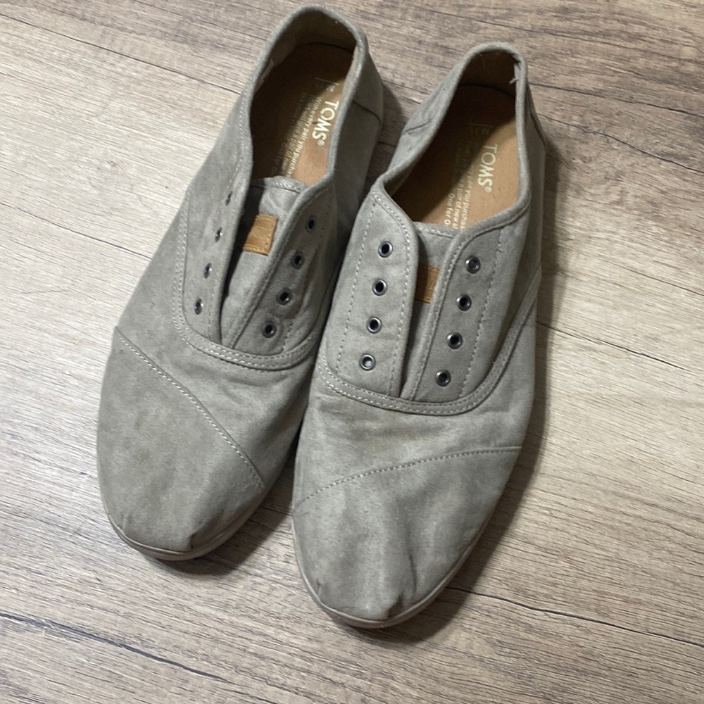 Mens gray toms like new condition